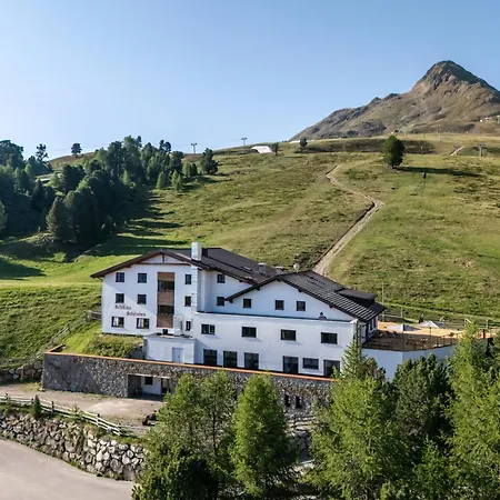 Schihaus Schoeneben 2* Reschen
